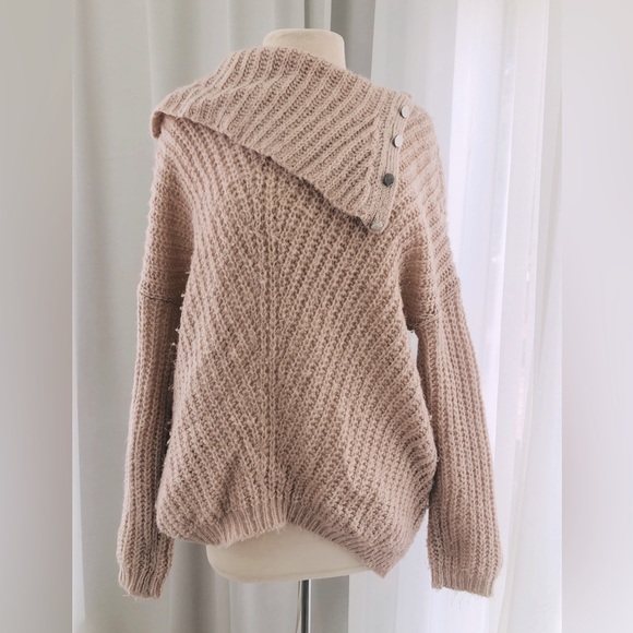 Beige/Tan Jennifer Lopez Sweater with Buttoned Collar - Picture 1 of 10